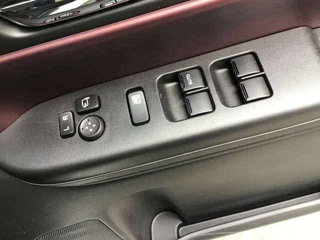 �p���[�E�C���h�E�d���i�[�t���h�A�~���[�X�C�b�`�́A�h�A�ɏW����