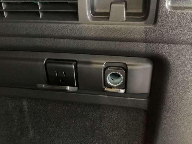 ＣＸ－８０ ３．３　ＸＤハイブリッド　プレミアム　スポーツ　ディーゼルタ　試乗車アップ　大型サンルーフ　レーダークルーズ　パノラマサンルーフ　クリアランスソナー　パワーシート　衝突被害軽減システム　シートヒーター　４ＷＤ　オートマチックハイビーム　バックカメラ　３列（27枚目）