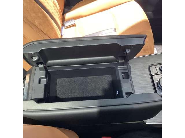 ＣＸ－８０ ３．３　ＸＤハイブリッド　プレミアム　スポーツ　ディーゼルタ　試乗車アップ　大型サンルーフ　レーダークルーズ　パノラマサンルーフ　クリアランスソナー　パワーシート　衝突被害軽減システム　シートヒーター　４ＷＤ　オートマチックハイビーム　バックカメラ　３列（54枚目）