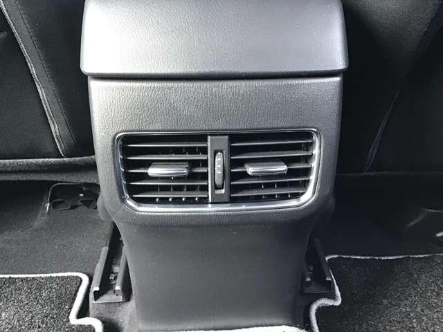 �㕔���Ȃɂ��G�A�R�������o�������������葕������Ă��܂��B