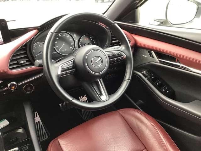 �h���C�o�[���S�ɗ]�T�������ĉ^�]�ɏW���ł��邱�ƁA����Ȃ��Ȃ������������ƑO�����ʂ����Ԃ̋N�_�ƂȂ�A�S�������S���ăh���C�u���y���߂邱�Ƃ����b�g�[�ɃV���v���ȃ��C�A�E�g�ƂȂ��Ă��܂��B