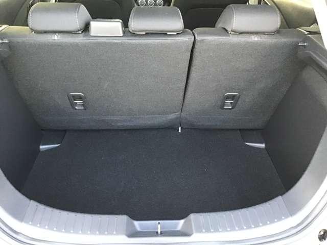 デミオ １．３　１３Ｓ　ツーリング　ナビ　ＥＴＣ　バックモニター　ＣＤ　ＤＶＤ　シ－トヒ－タ－　ＵＳＢ　サイドエアバッグ　Ａストップ　盗難警報装置　ＡＡＣ　スマートキー　パワーステアリング　ＡＢＳ　キーレス　エアバッグ　アルミホイール（6枚目）