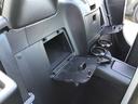 シート背面にグローブボックスがあり、スマートに収納出来ます☆