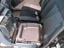 助手席シート下には収納スペース