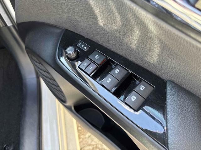 プリウス S ドライブレコーダー ETC バックカメラ ナビ TV アルミホイール オートライト LEDヘッドランプ CVT スマートキー 電動格納ミラー 盗難防止システム CD Bluetooth 衝突安全ボディ(10枚目)