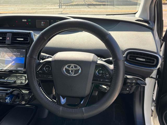 プリウス Aツーリングセレクション ドライブレコーダー クリアランスソナー レーンアシスト オートクルーズコントロール パークアシスト 衝突被害軽減システム 全周囲カメラ ナビ TV アルミホイール オートマチックハイビーム(3枚目)