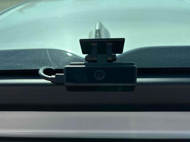 プリウス Aツーリングセレクション ドライブレコーダー クリアランスソナー レーンアシスト オートクルーズコントロール パークアシスト 衝突被害軽減システム 全周囲カメラ ナビ TV アルミホイール オートマチックハイビーム(10枚目)