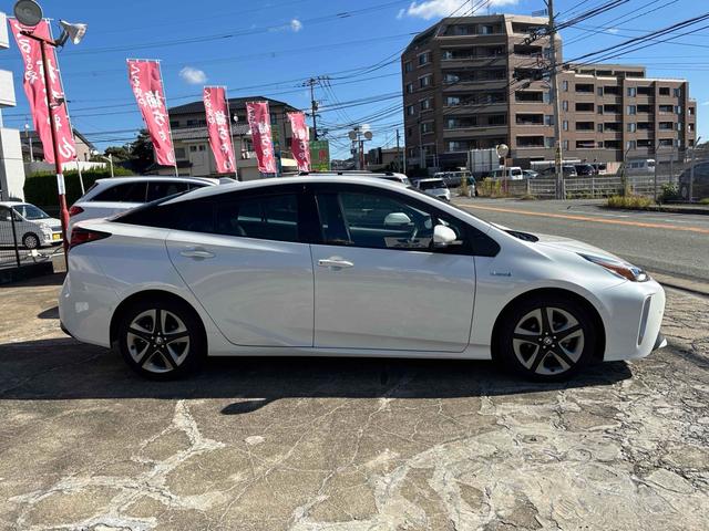 プリウス Aツーリングセレクション ドライブレコーダー クリアランスソナー レーンアシスト オートクルーズコントロール パークアシスト 衝突被害軽減システム 全周囲カメラ ナビ TV アルミホイール オートマチックハイビーム(15枚目)