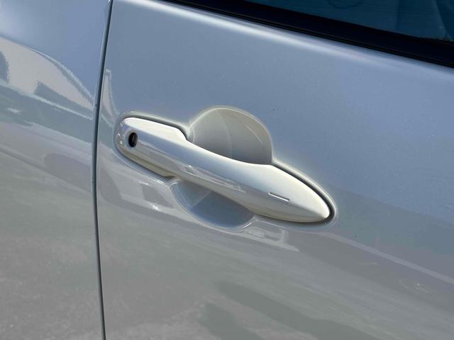 プリウス Aツーリングセレクション ドライブレコーダー クリアランスソナー レーンアシスト オートクルーズコントロール パークアシスト 衝突被害軽減システム 全周囲カメラ ナビ TV アルミホイール オートマチックハイビーム(30枚目)