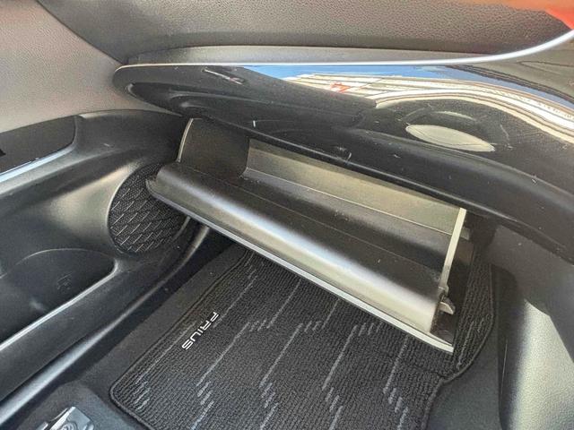 プリウス Aツーリングセレクション ドライブレコーダー クリアランスソナー レーンアシスト オートクルーズコントロール パークアシスト 衝突被害軽減システム 全周囲カメラ ナビ TV アルミホイール オートマチックハイビーム(56枚目)