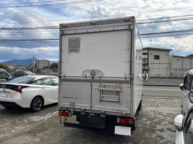 アトラストラック 　トラック　ＡＴ　後輪ダブル　バックカメラ　電動格納ミラー　エアコン　パワーウィンドウ　運転席エアバッグ（6枚目）