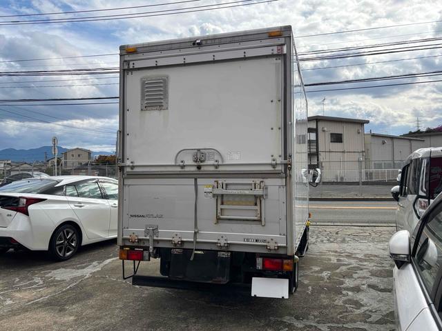 アトラストラック 　トラック　ＡＴ　後輪ダブル　バックカメラ　電動格納ミラー　エアコン　パワーウィンドウ　運転席エアバッグ（7枚目）
