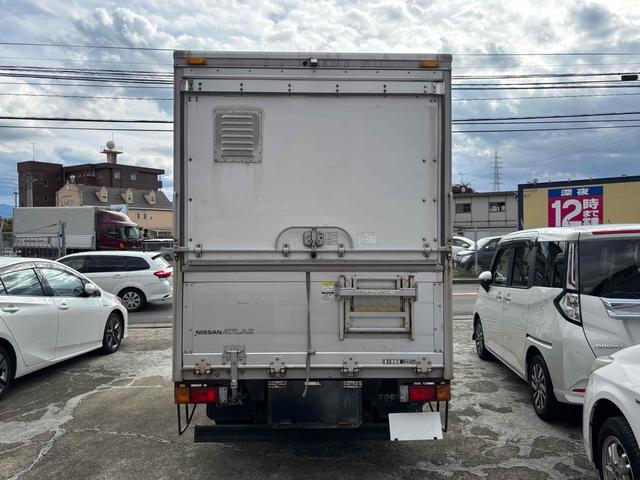 アトラストラック 　トラック　ＡＴ　後輪ダブル　バックカメラ　電動格納ミラー　エアコン　パワーウィンドウ　運転席エアバッグ（8枚目）