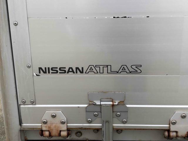 アトラストラック 　トラック　ＡＴ　後輪ダブル　バックカメラ　電動格納ミラー　エアコン　パワーウィンドウ　運転席エアバッグ（19枚目）