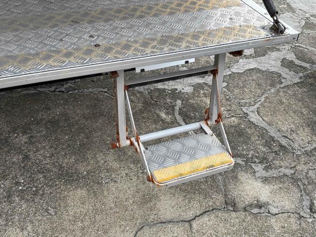 アトラストラック 　トラック　ＡＴ　後輪ダブル　バックカメラ　電動格納ミラー　エアコン　パワーウィンドウ　運転席エアバッグ（50枚目）