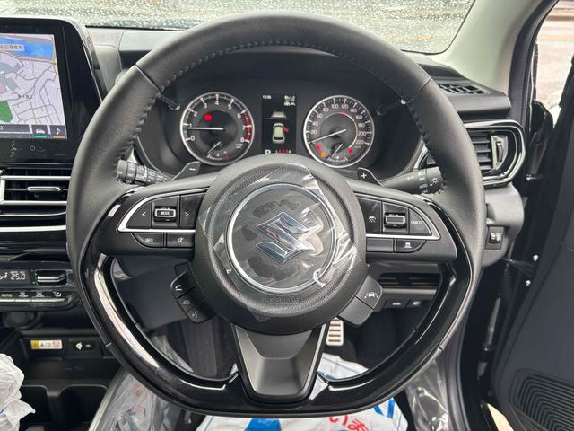 フロンクス ベースグレード　４ＷＤ　全周囲カメラ　クリアランスソナー　オートクルーズコントロール　レーンアシスト　衝突被害軽減システム　ナビ　ＴＶ　オートライト　ＬＥＤヘッドランプ　アルミホイール　スマートキー（3枚目）