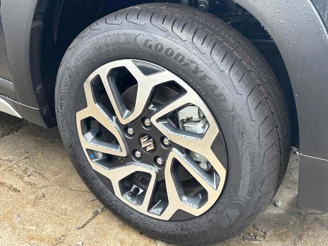 フロンクス ベースグレード　４ＷＤ　全周囲カメラ　クリアランスソナー　オートクルーズコントロール　レーンアシスト　衝突被害軽減システム　ナビ　ＴＶ　オートライト　ＬＥＤヘッドランプ　アルミホイール　スマートキー（20枚目）