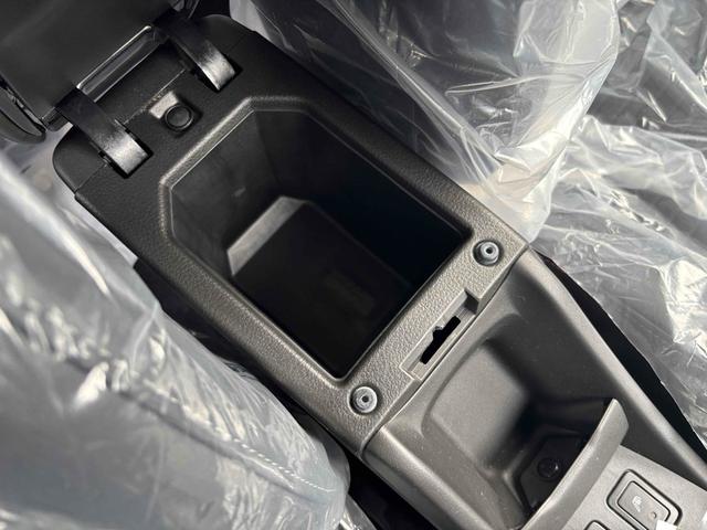 フロンクス ベースグレード　４ＷＤ　全周囲カメラ　クリアランスソナー　オートクルーズコントロール　レーンアシスト　衝突被害軽減システム　ナビ　ＴＶ　オートライト　ＬＥＤヘッドランプ　アルミホイール　スマートキー（56枚目）