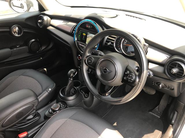 ＭＩＮＩ クーパーＤ　ＵＫテール　タッチパネル純正ナビ　Ｂカメラ　スマートキー　ＥＴＣ　オートライト　ＬＥＤヘッドライト　前後クリアランスソナー　　Ｂｌｕｅｔｏｏｔｈ　禁煙車（37枚目）