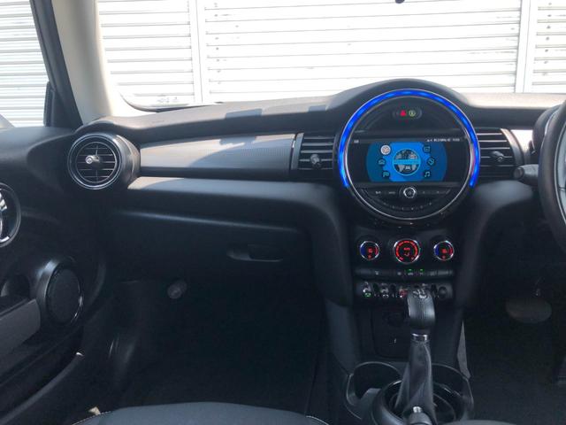 ＭＩＮＩ クーパーＤ　ＵＫテール　タッチパネル純正ナビ　Ｂカメラ　スマートキー　ＥＴＣ　オートライト　ＬＥＤヘッドライト　前後クリアランスソナー　　Ｂｌｕｅｔｏｏｔｈ　禁煙車（42枚目）