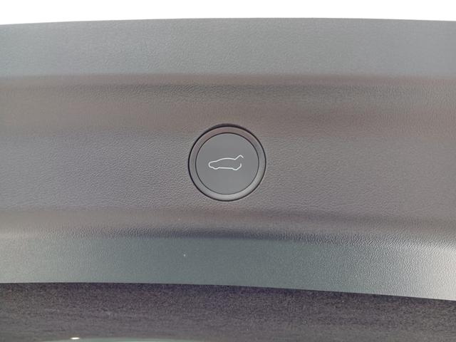 モデルＹ ベースグレード　ガラスルーフ　黒革シート　オートパイロット　純正ナビ　パワーシート　シートヒーター　パワーバックドア　フロント・サイド・バックカメラ　　ＥＴＣ　　禁煙車（12枚目）