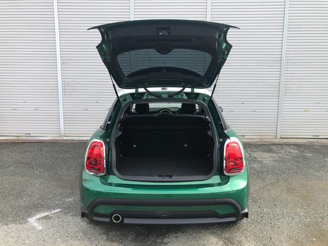 ＭＩＮＩ クーパーＤ　クラシック・トリム　ＡＣＣ　アップルカープレイ　バックカメラ　ＥＴＣ　デジタルメーター　Ｂカメラ　ハーフレザーシート　クリアランスソナー　スマートキー　禁煙車　Ｂｌｕｅｔｏｏｔｈ（9枚目）