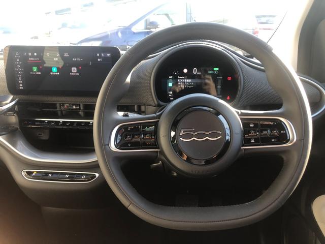 ５００ｅ オープン　ＡＣＣ　純正ナビ　ＡｐｐｌｅＣａｒＰｌａｙ　ベージュレザーシート　バックカメラ　障害物センサー　ブラインドスポットモニター　スマートキー　ＬＥＤヘッドライト　ＥＴＣ（2枚目）