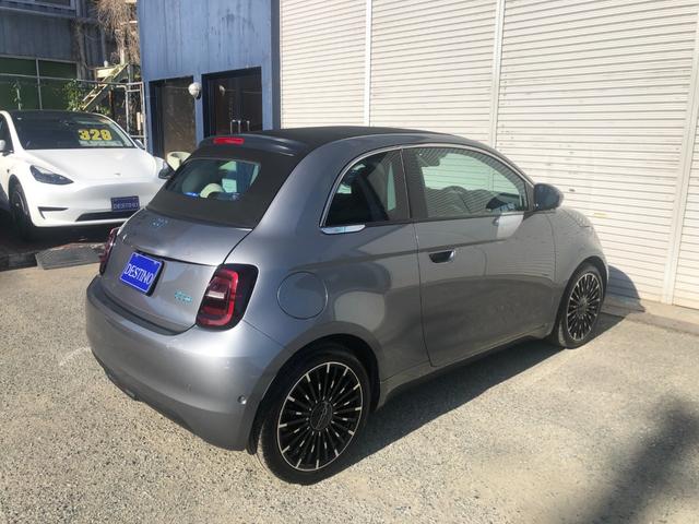 ５００ｅ オープン　ＡＣＣ　純正ナビ　ＡｐｐｌｅＣａｒＰｌａｙ　ベージュレザーシート　バックカメラ　障害物センサー　ブラインドスポットモニター　スマートキー　ＬＥＤヘッドライト　ＥＴＣ（11枚目）