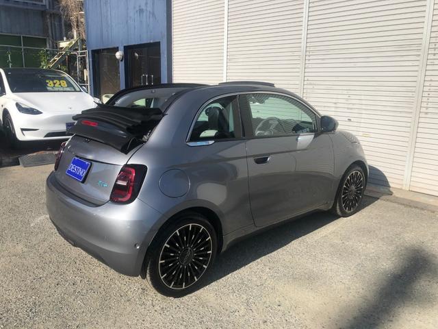 ５００ｅ オープン　ＡＣＣ　純正ナビ　ＡｐｐｌｅＣａｒＰｌａｙ　ベージュレザーシート　バックカメラ　障害物センサー　ブラインドスポットモニター　スマートキー　ＬＥＤヘッドライト　ＥＴＣ（13枚目）