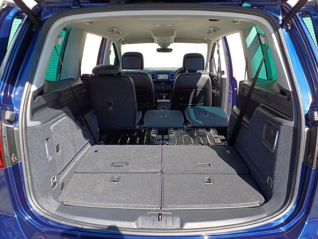 シャラン TDI ハイライン 純正ナビ フルセグTV 両側パワースライドドア 電動リアゲート バックカメラ 障害物センサー 黒アルカンターラシート 前席シートヒーター ACC 禁煙車 パワーシート(14枚目)