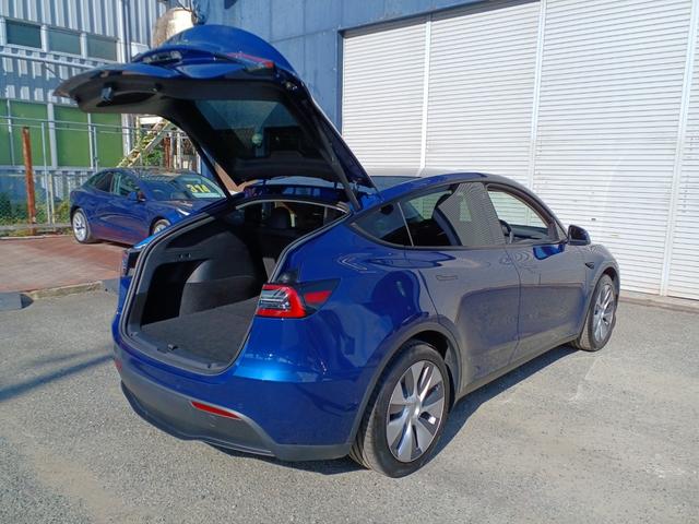 モデルＹ ベースグレード　オートパイロット　パノラマガラスルーフ　純正ナビ　バックサイドカメラ　ブラックレザーシート　電動シート　シートヒーター　ハンドルヒーター　電動リアゲート　ＥＴＣ（9枚目）