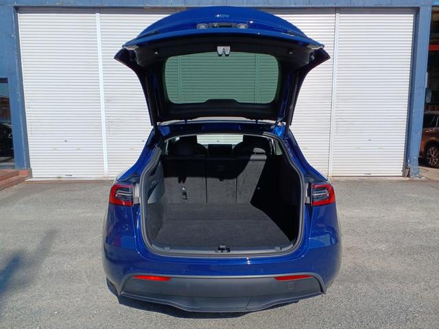 モデルＹ ベースグレード　オートパイロット　パノラマガラスルーフ　純正ナビ　バックサイドカメラ　ブラックレザーシート　電動シート　シートヒーター　ハンドルヒーター　電動リアゲート　ＥＴＣ（10枚目）