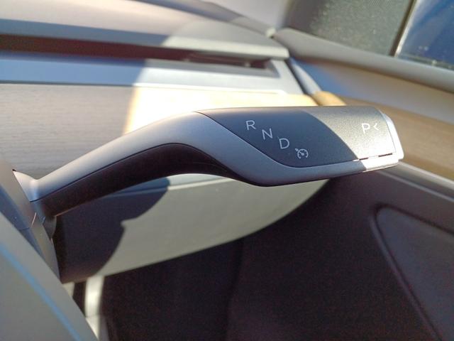 モデルＹ ベースグレード　オートパイロット　パノラマガラスルーフ　純正ナビ　バックサイドカメラ　ブラックレザーシート　電動シート　シートヒーター　ハンドルヒーター　電動リアゲート　ＥＴＣ（25枚目）