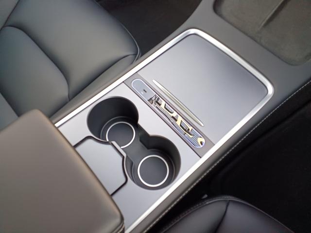 モデルY パフォーマンス ワンオーナー オートパイロット パノラマガラスルーフ 黒革パワーシート シートヒーター ハンドルヒーター バックサイドモニター 電動リアゲート ETC(31枚目)