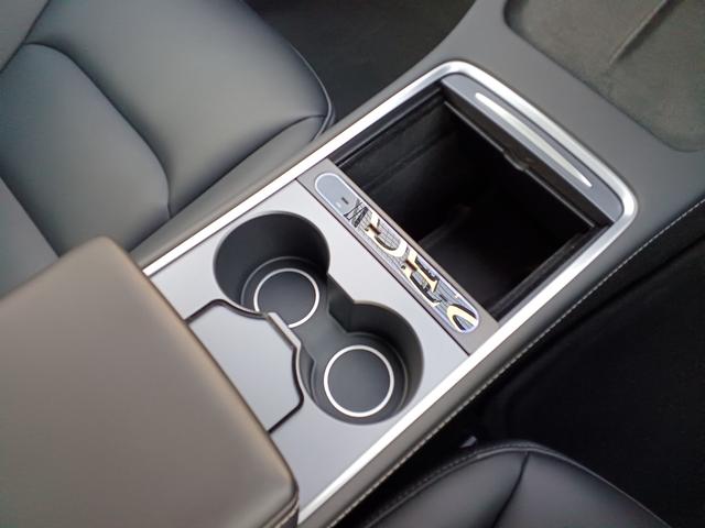 モデルY パフォーマンス ワンオーナー オートパイロット パノラマガラスルーフ 黒革パワーシート シートヒーター ハンドルヒーター バックサイドモニター 電動リアゲート ETC(32枚目)