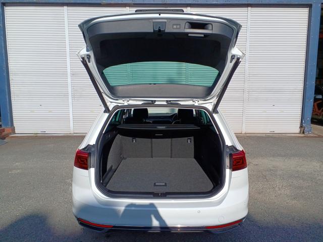 パサートヴァリアント TSIエレガンスアドバンス 純正ナビ 全周囲カメラ デジタルコックピット 黒レザーパワーシート シートヒーター 電動リアゲート 障害物センサー パークディスタンスコントロール レーンキープアシスト ACC ETC(12枚目)