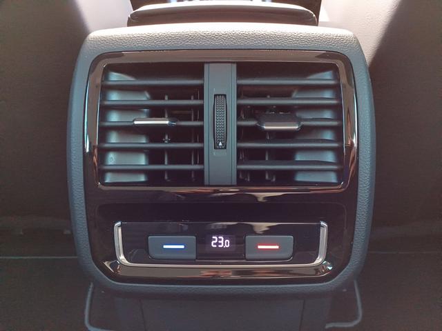 パサートヴァリアント TSIエレガンスアドバンス 純正ナビ 全周囲カメラ デジタルコックピット 黒レザーパワーシート シートヒーター 電動リアゲート 障害物センサー パークディスタンスコントロール レーンキープアシスト ACC ETC(23枚目)