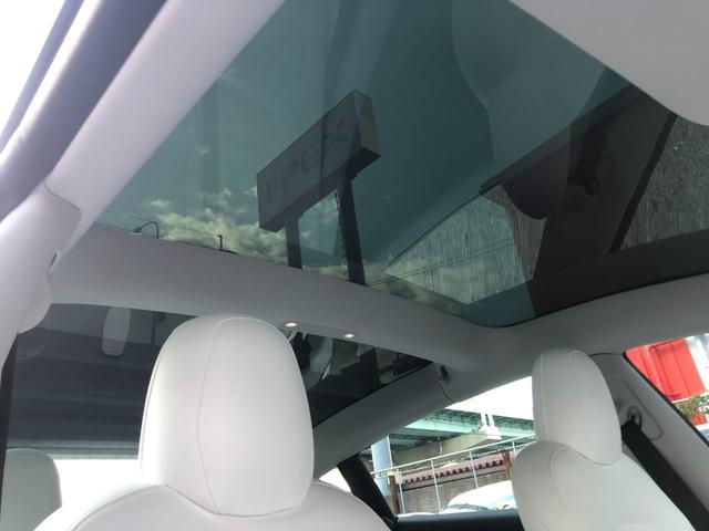 モデル３ スタンダードプラス　ＡＭＤＲｙｚｅｎ　ワンオーナー　ガラスルーフ　白革パワーシート　シートヒーター　電動リアゲート　ＥＴＣ　ステアリングヒーター　パワーシート（6枚目）