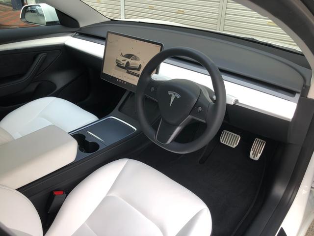 モデル３ スタンダードプラス　ＡＭＤＲｙｚｅｎ　ワンオーナー　ガラスルーフ　白革パワーシート　シートヒーター　電動リアゲート　ＥＴＣ　ステアリングヒーター　パワーシート（17枚目）