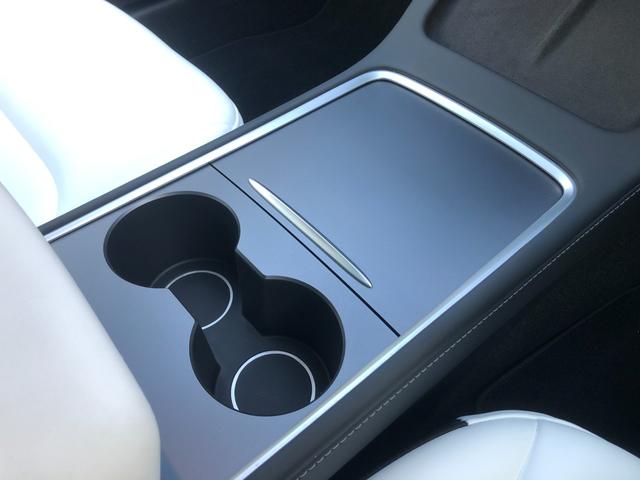 モデル３ スタンダードプラス　ＡＭＤＲｙｚｅｎ　ワンオーナー　ガラスルーフ　白革パワーシート　シートヒーター　電動リアゲート　ＥＴＣ　ステアリングヒーター　パワーシート（44枚目）