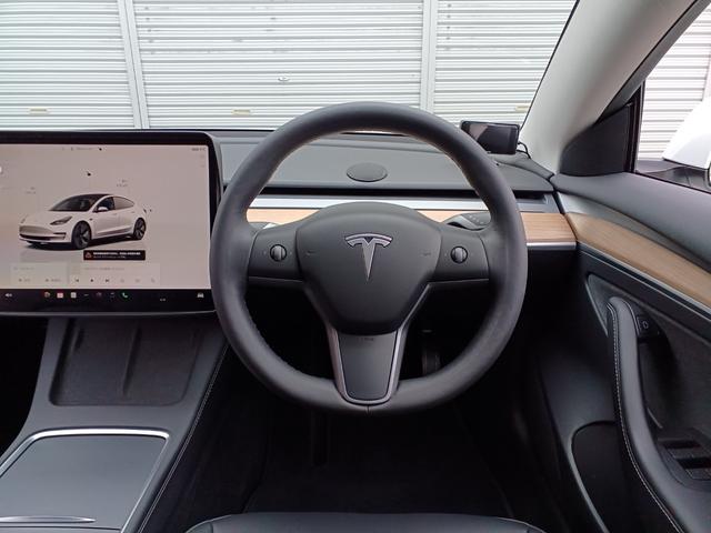 モデル3 スタンダードプラス ワンオーナー オートパイロット 黒レザーシート シートヒーター パワーシート 電動リアゲート サイドバックカメラ ステアリングヒーター パノラマガラスルーフ ETC(2枚目)