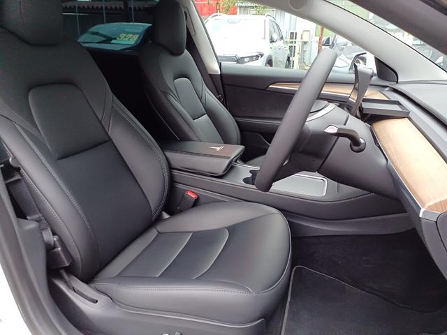 モデル3 スタンダードプラス ワンオーナー オートパイロット 黒レザーシート シートヒーター パワーシート 電動リアゲート サイドバックカメラ ステアリングヒーター パノラマガラスルーフ ETC(4枚目)