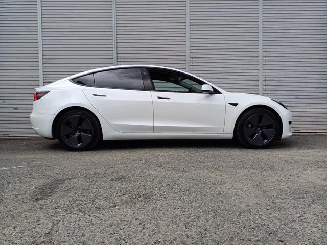 モデル3 スタンダードプラス ワンオーナー オートパイロット 黒レザーシート シートヒーター パワーシート 電動リアゲート サイドバックカメラ ステアリングヒーター パノラマガラスルーフ ETC(5枚目)