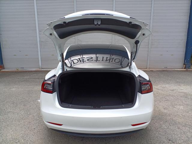 モデル3 スタンダードプラス ワンオーナー オートパイロット 黒レザーシート シートヒーター パワーシート 電動リアゲート サイドバックカメラ ステアリングヒーター パノラマガラスルーフ ETC(12枚目)