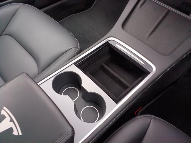 モデル3 スタンダードプラス ワンオーナー オートパイロット 黒レザーシート シートヒーター パワーシート 電動リアゲート サイドバックカメラ ステアリングヒーター パノラマガラスルーフ ETC(39枚目)