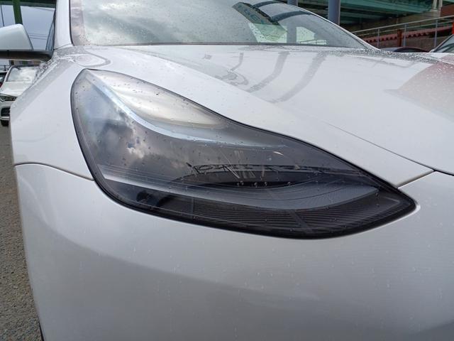 モデル3 スタンダードプラス ワンオーナー オートパイロット 黒レザーシート シートヒーター パワーシート 電動リアゲート サイドバックカメラ ステアリングヒーター パノラマガラスルーフ ETC(44枚目)