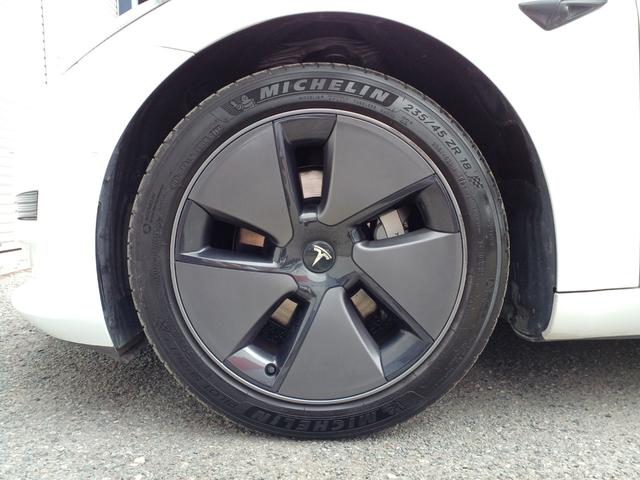 モデル3 スタンダードプラス ワンオーナー オートパイロット 黒レザーシート シートヒーター パワーシート 電動リアゲート サイドバックカメラ ステアリングヒーター パノラマガラスルーフ ETC(46枚目)