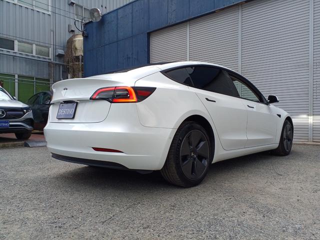 モデル3 スタンダードプラス ワンオーナー オートパイロット 黒レザーシート シートヒーター パワーシート 電動リアゲート サイドバックカメラ ステアリングヒーター パノラマガラスルーフ ETC(51枚目)