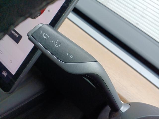 モデル3 スタンダードレンジプラス ワンオーナー オートパイロット パノラマガラスルーフ 黒革パワーシート シートヒーター 18インチAW ETC(26枚目)