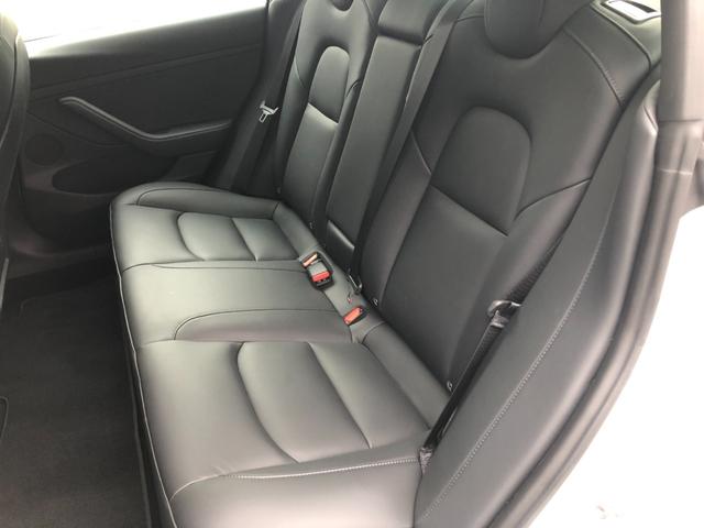 モデル3 スタンダードレンジプラス オートパイロット パノラマガラスルーフ バックサイドカメラ 黒革パワーシート シートヒーター 電動リアゲート ETC(19枚目)